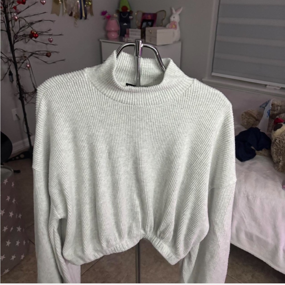 Forever 21 Light Gray Ribbed Turtleneck Sweater